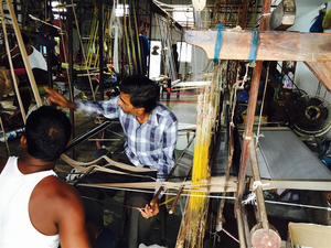 Master Weaver of Maheshwari Silk Sarees | Maheshwari Handloom Works