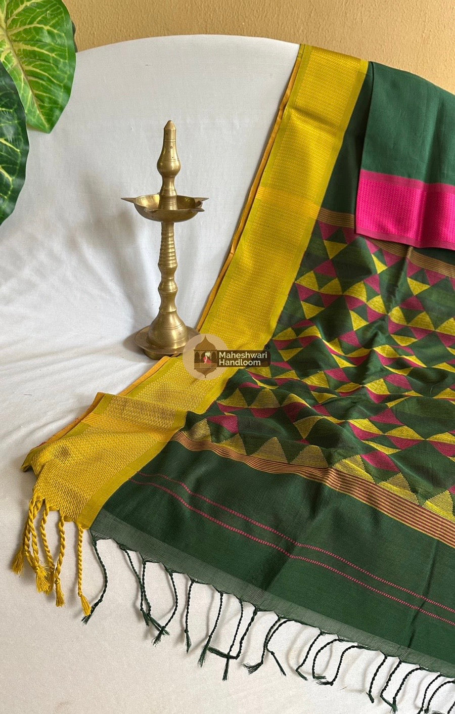 Maheshwari Dark Green Damru Pallu Saree 