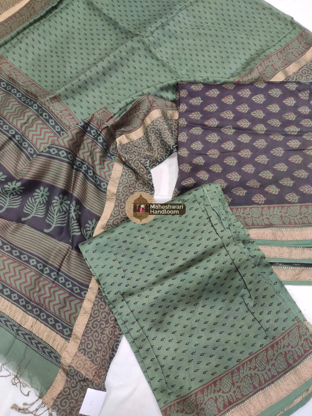 Green Maheshwari Bagh Print Suit set - 32