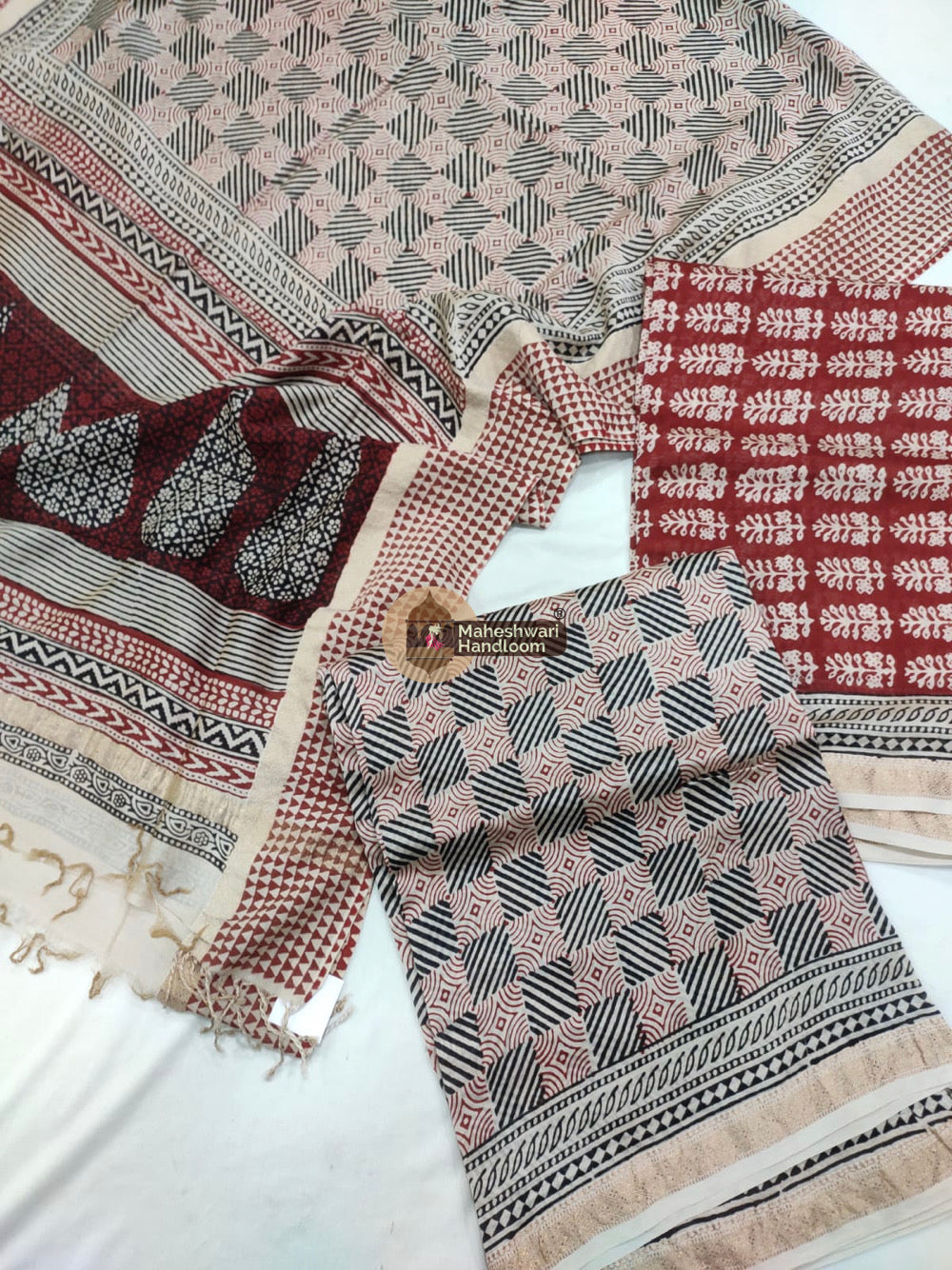 Red Off White Maheshwari Bagh Print Suit set- 57