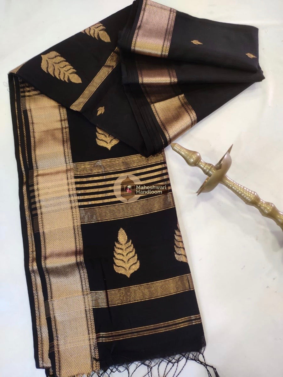 Maheshwari Black Butta Pallu Zari Border Saree 01