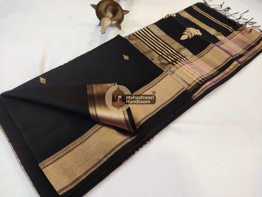 Maheshwari Black Butta Pallu Zari Border Saree 01