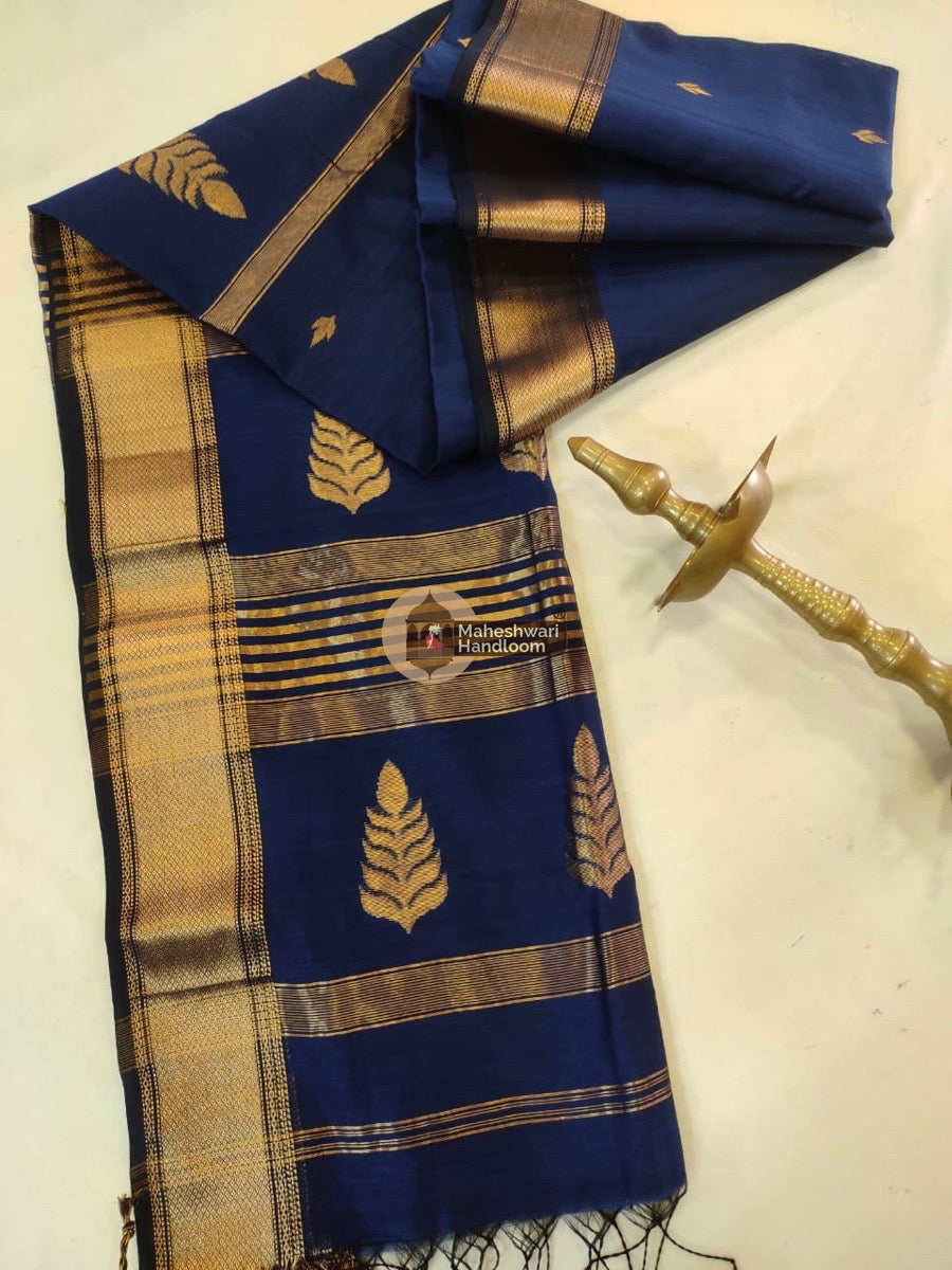 Maheshwari Dark Blue Butta Pallu Zari Border Saree 05