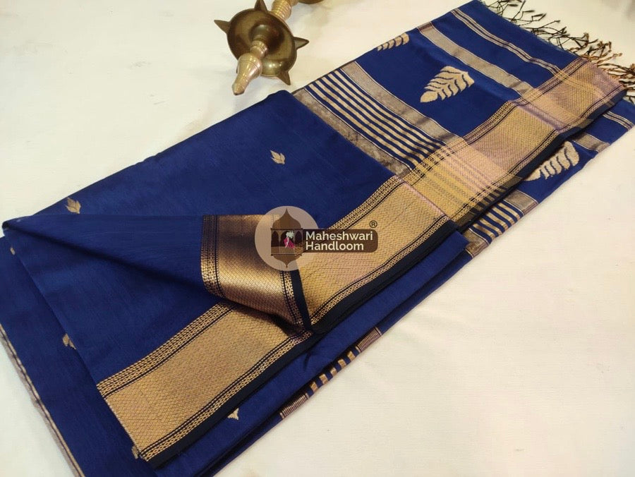 Maheshwari Dark Blue Butta Pallu Zari Border Saree 05