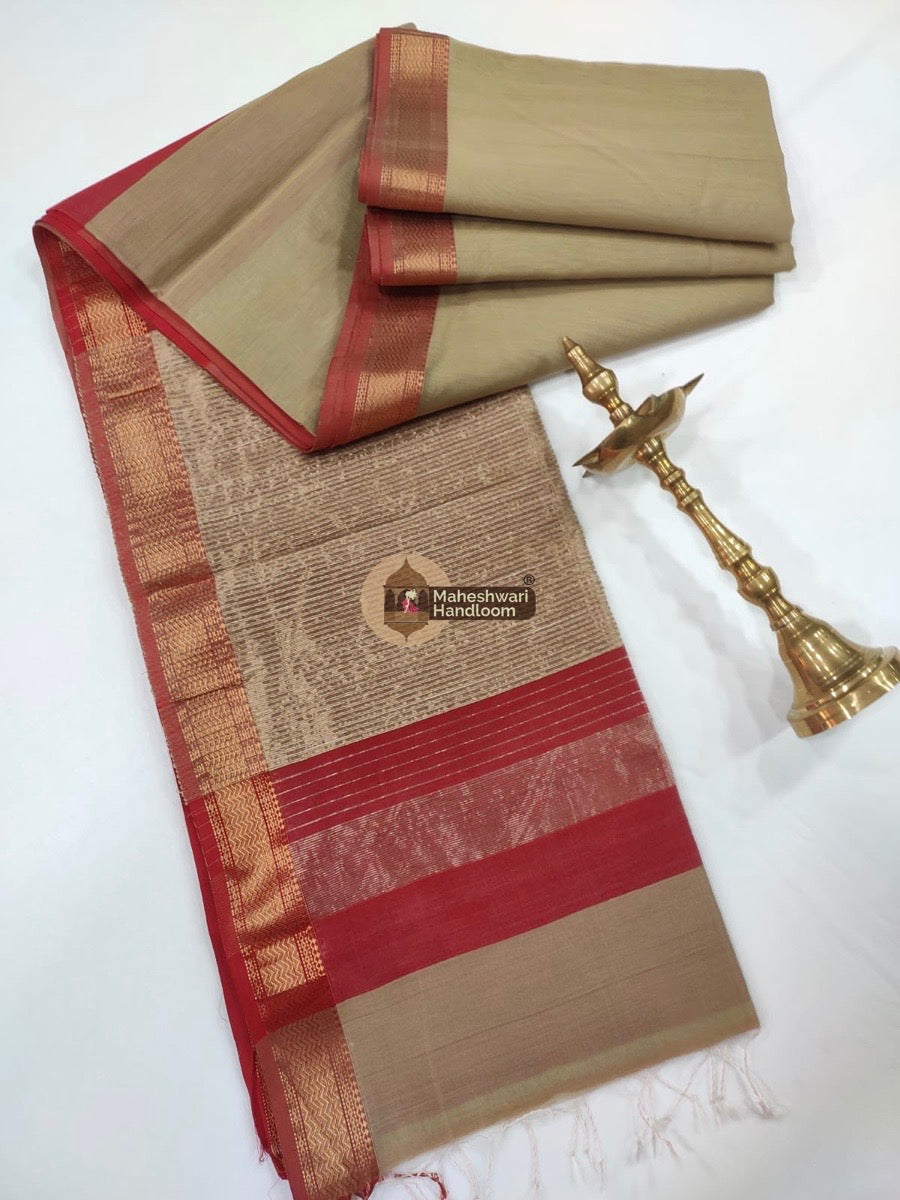 Maheshwari Beige Gicha Pallu Saree 03