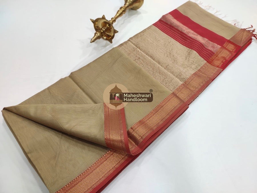 Maheshwari Beige Gicha Pallu Saree 03