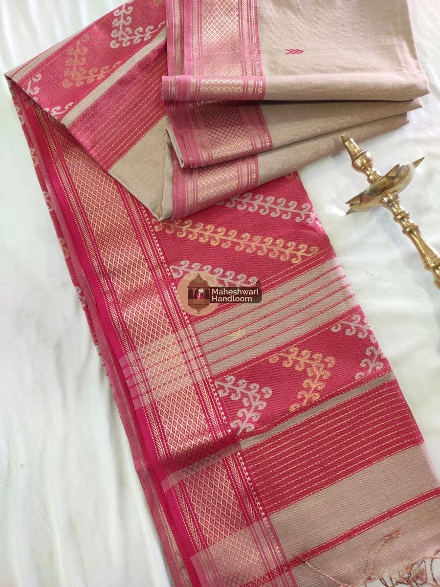 Exclusive Beige Tissue Rich Pallu Maheshwari Saree 09