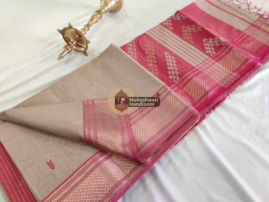 Exclusive Beige Tissue Rich Pallu Maheshwari Saree 09