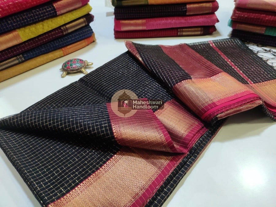 Black Zari Checks Saree 08