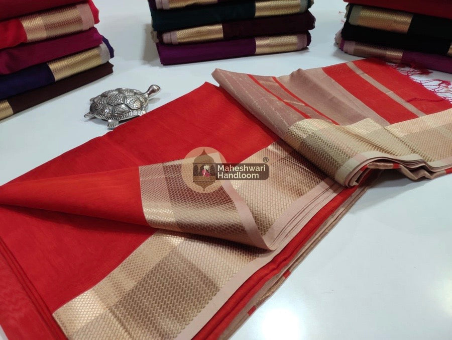 Deep Red Thread Border Saree 15