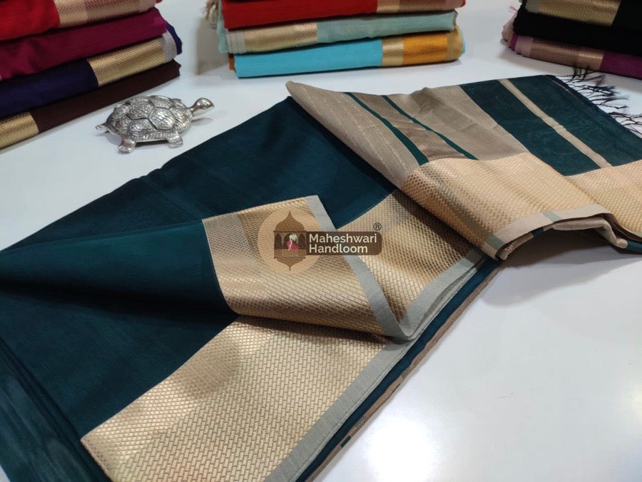 Bottle Green Thread Border Saree 12