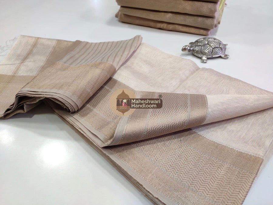 Exclusive Off White Maheshwari Tissue Weaving Saree With Broad Zari Border 012