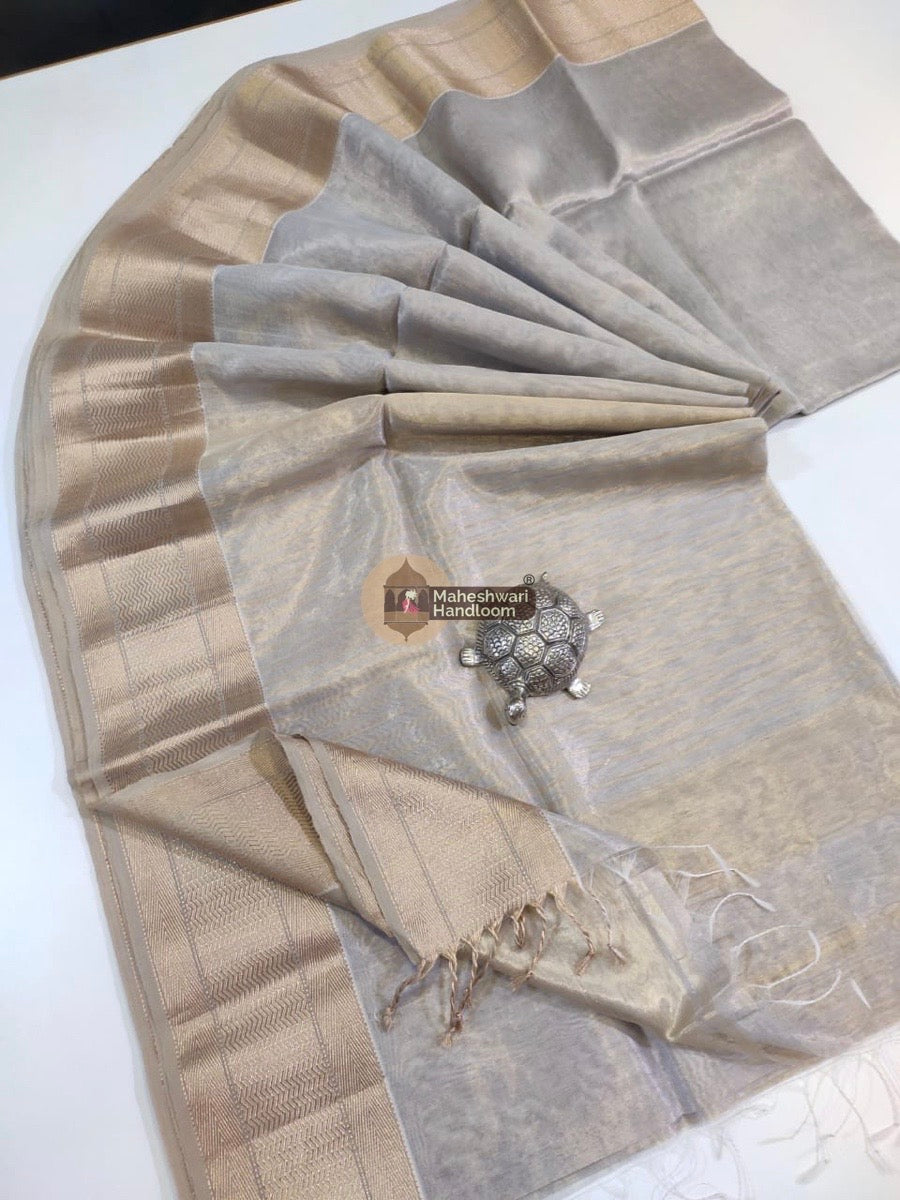 Exclusive Light Lavender Maheshwari Tissue Weaving Saree With Broad Zari Border 09