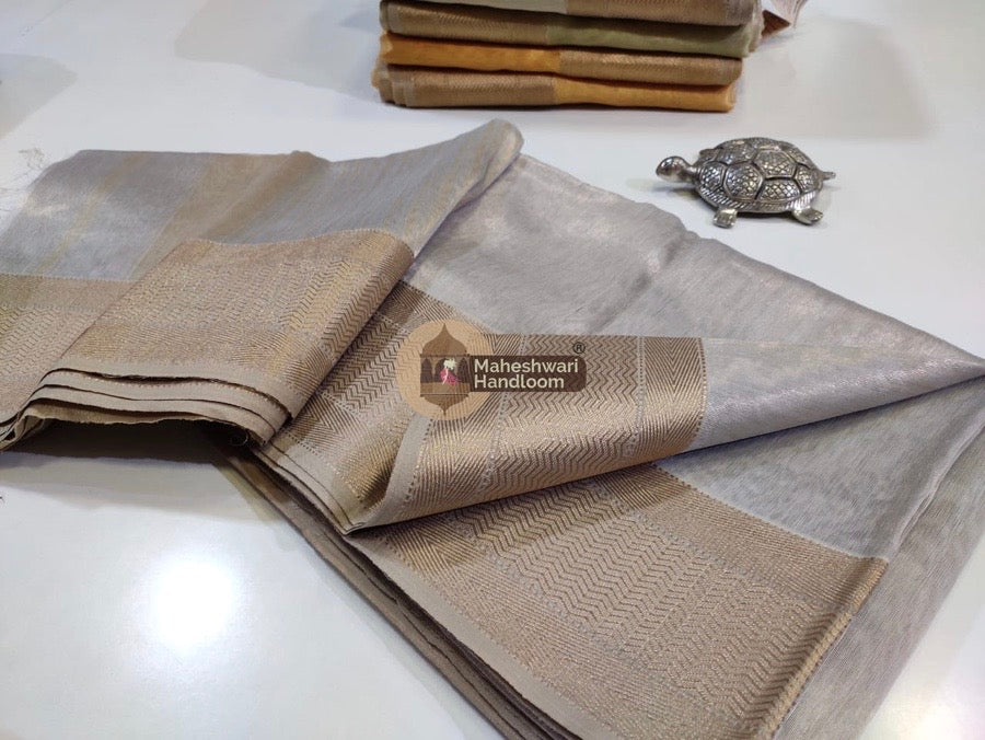 Exclusive Light Lavender Maheshwari Tissue Weaving Saree With Broad Zari Border 09