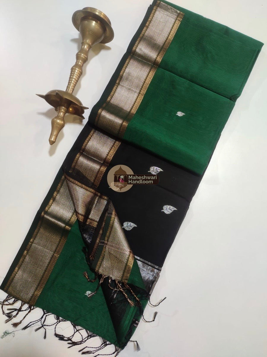 Exclusive Maheshwari Green Silver Butta-Butti Zari Border Saree 01