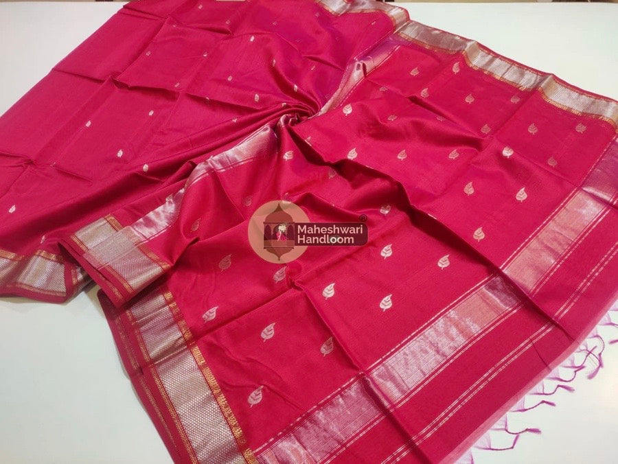 Exclusive Maheshwari Red Silver Butta-Butti Zari Border Saree 03