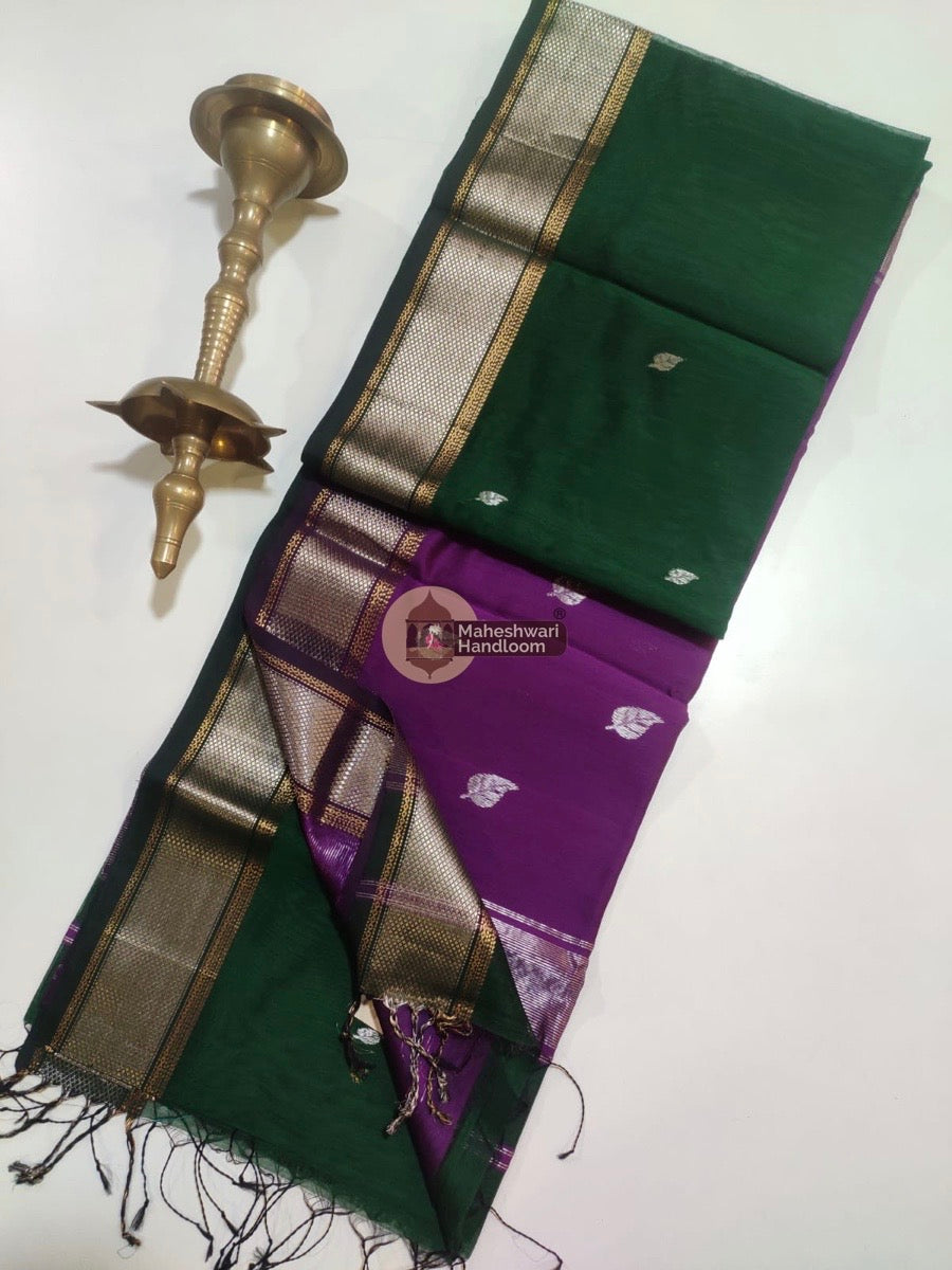 Exclusive Maheshwari Bottle Green Silver Butta-Butti Zari Border Saree 04