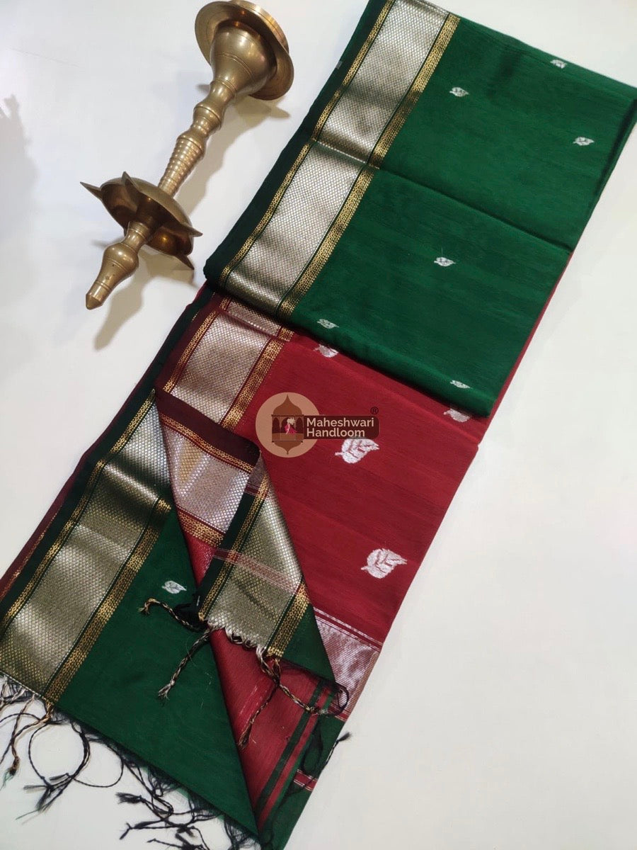 Exclusive Maheshwari Green Silver Butta-Butti Zari Border Saree 06