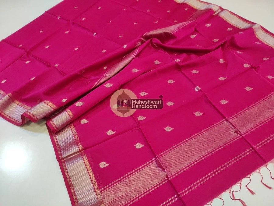 Exclusive Maheshwari Rani Pink Silver Butta-Butti Zari Border Saree 05