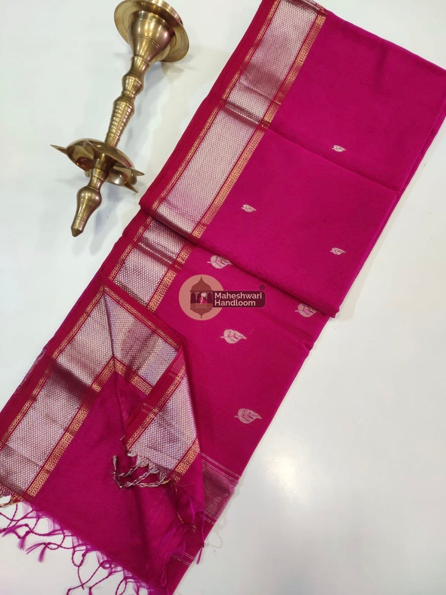Exclusive Maheshwari Rani Pink Silver Butta-Butti Zari Border Saree 05
