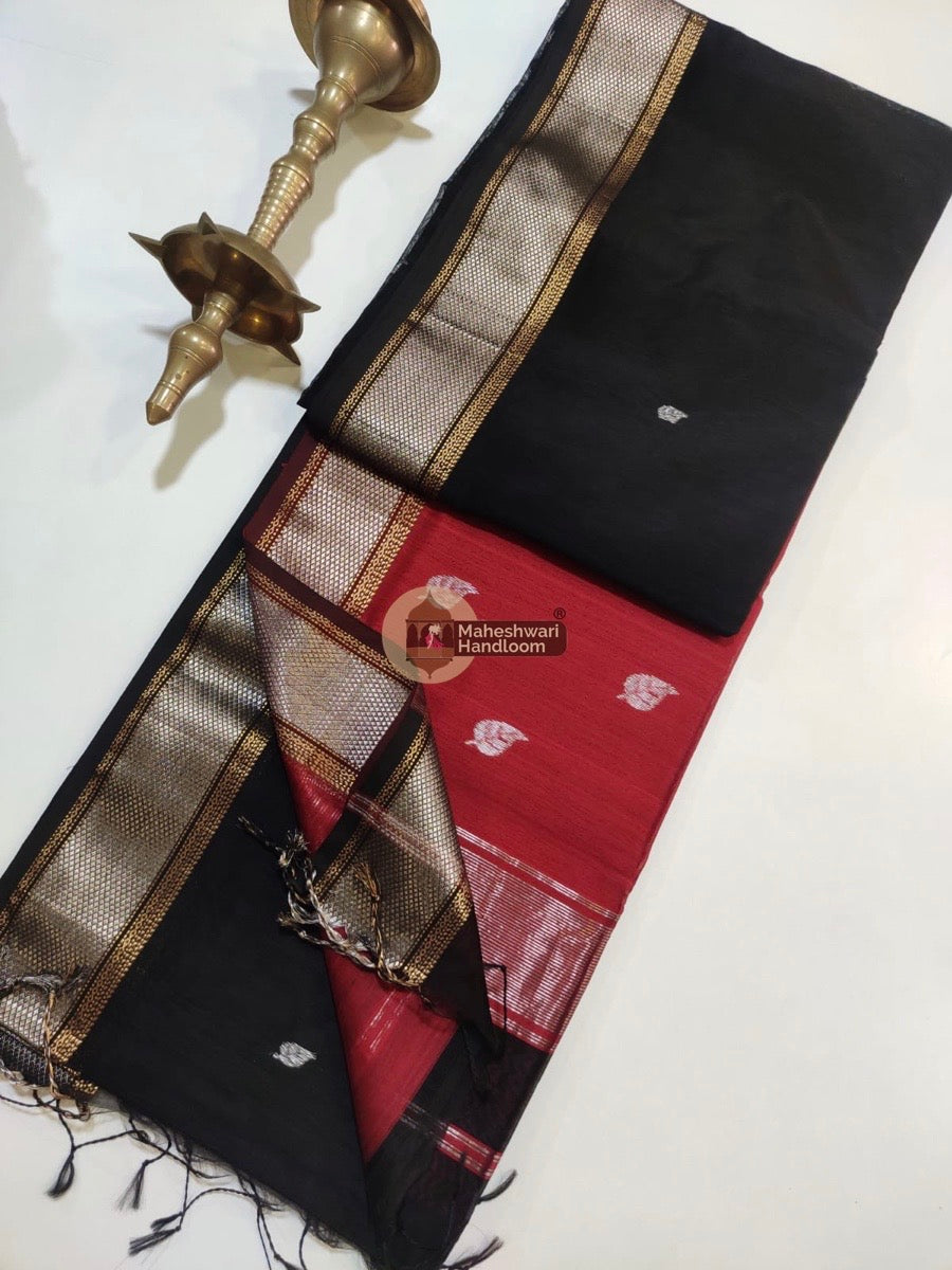 Exclusive Maheshwari Black Silver Butta-Butti Zari Border Saree 010