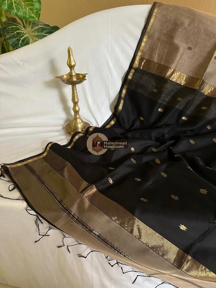 Maheshwari Beige Zari Butti Saree 04