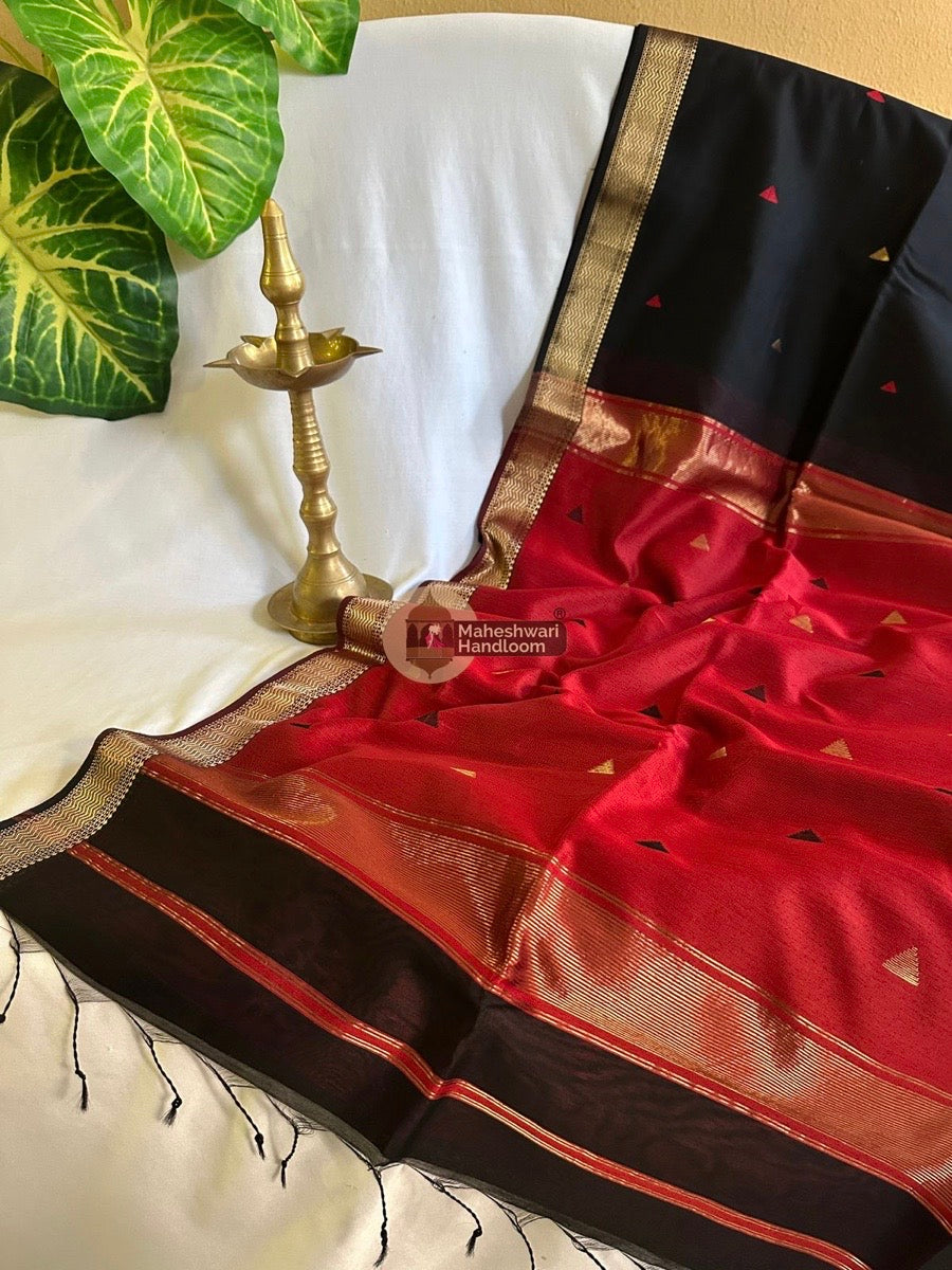 Maheshwari Black Zari Butti Saree 019
