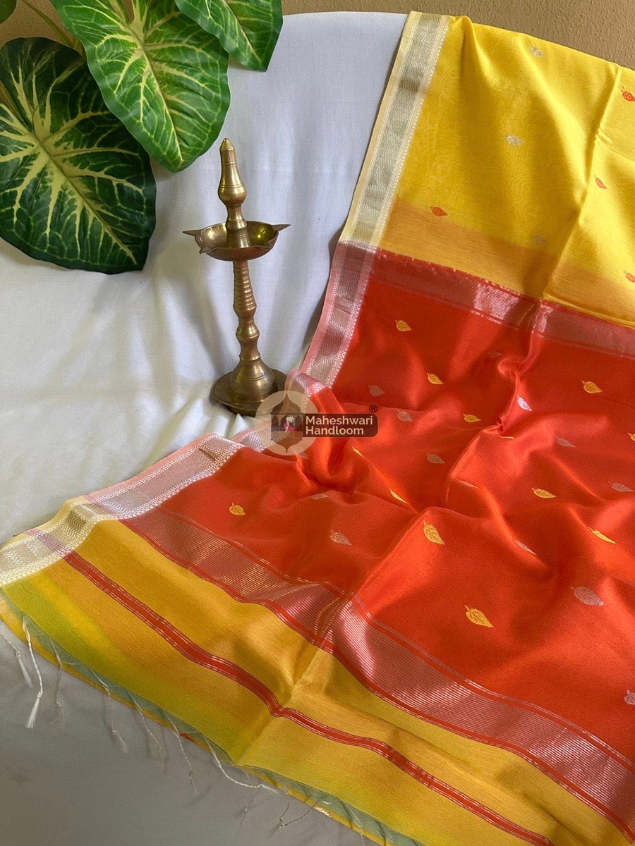 Maheshwari Yellow Zari Butti Saree 018