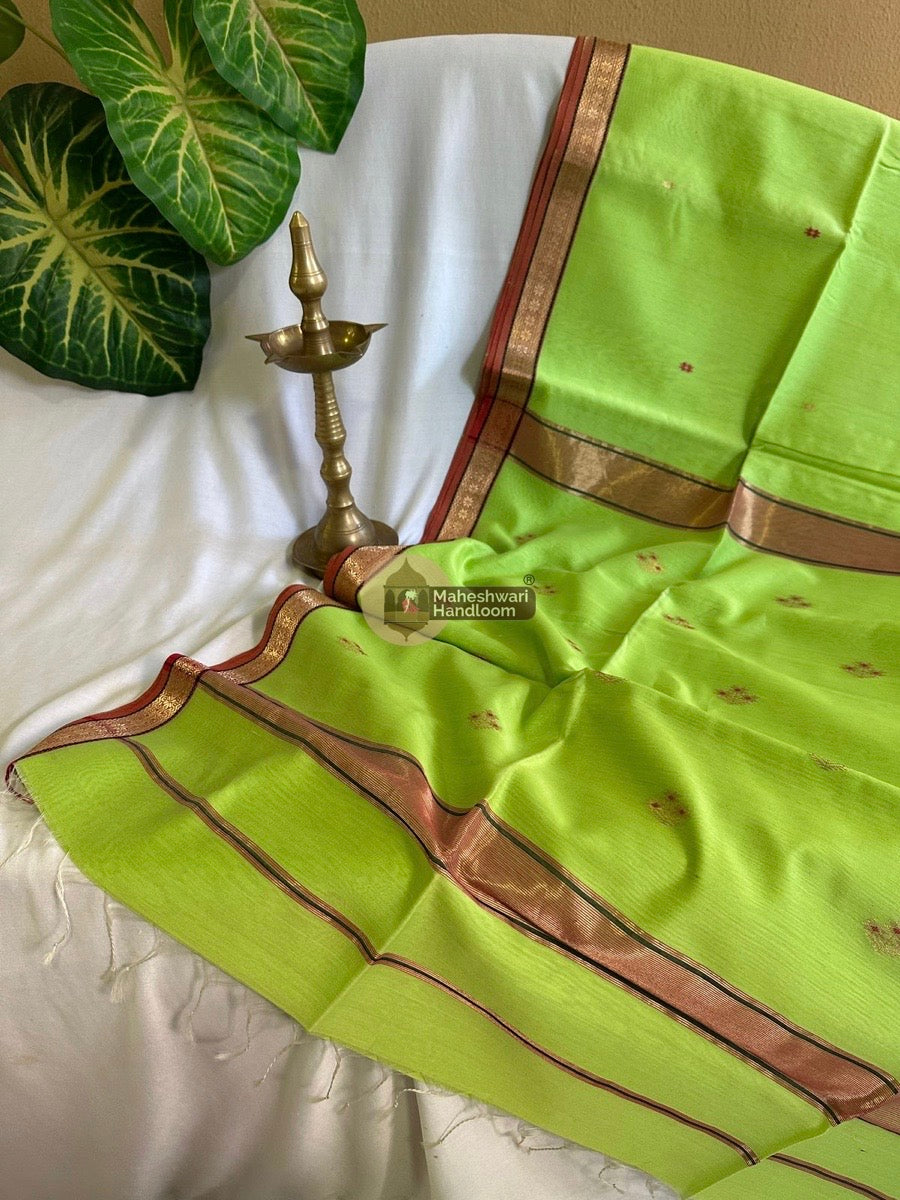Maheshwari Parrot Green Butta-Butti Saree 09