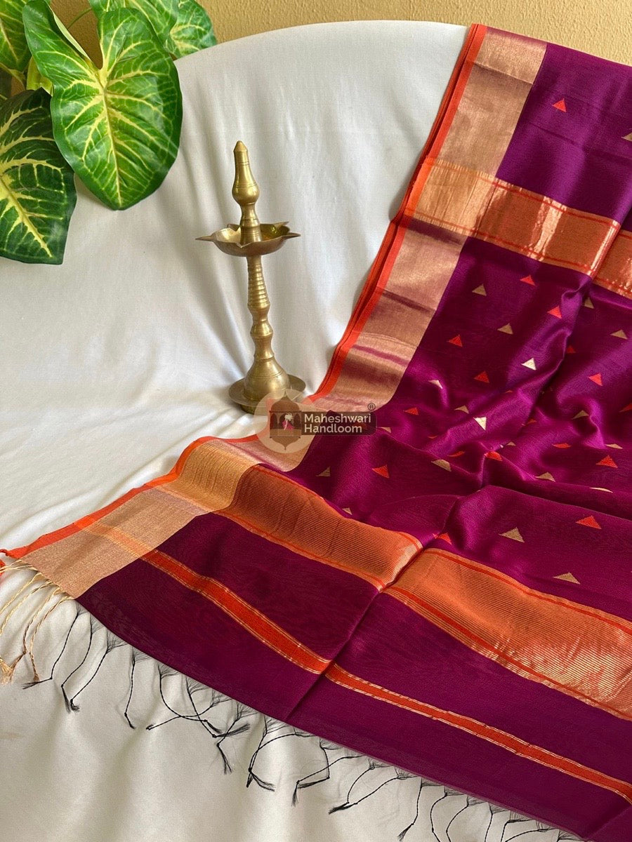 Magenta Zari Triangle Butti Maheshwari Saree 05