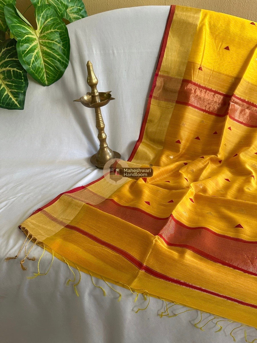 Turmeric yellow Zari Triangle Butti Maheshwari Saree 017