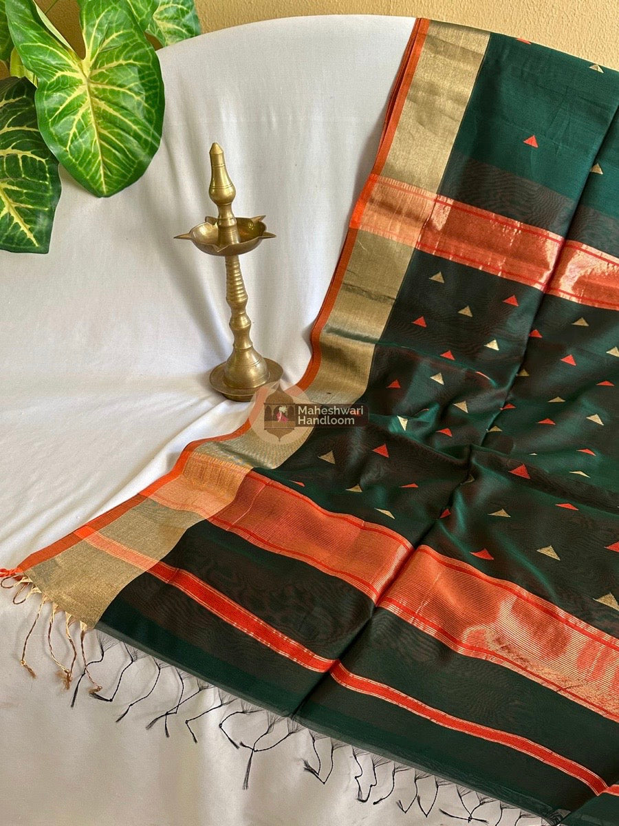 Bottle Green Zari Triangle Butti Maheshwari Saree 018