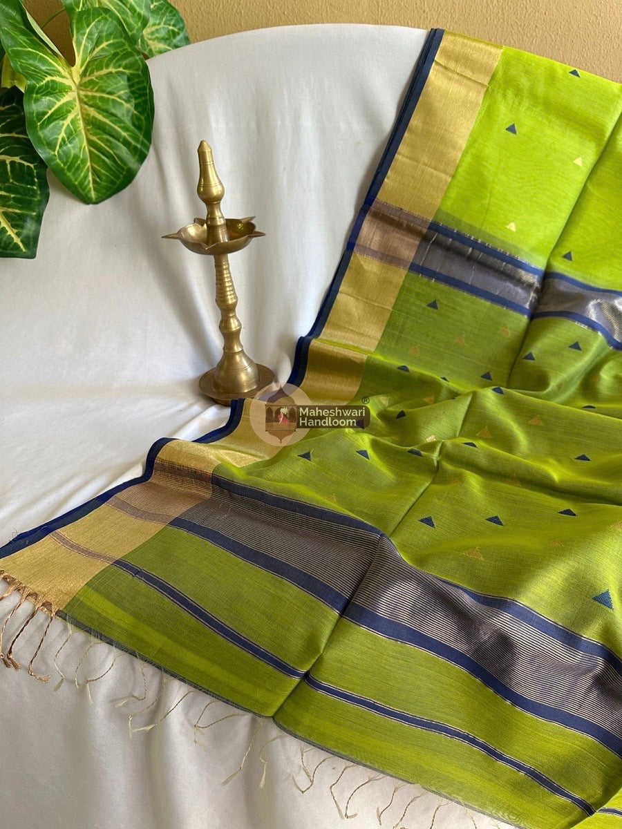 Parrot Green Zari Triangle Butti Maheshwari Saree 08