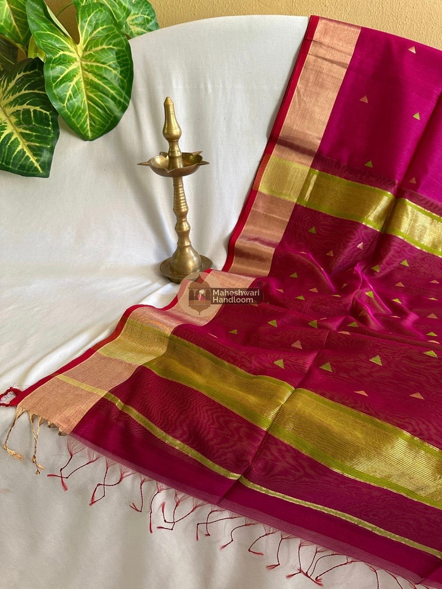 Magenta Zari Triangle Butti Maheshwari Saree 01
