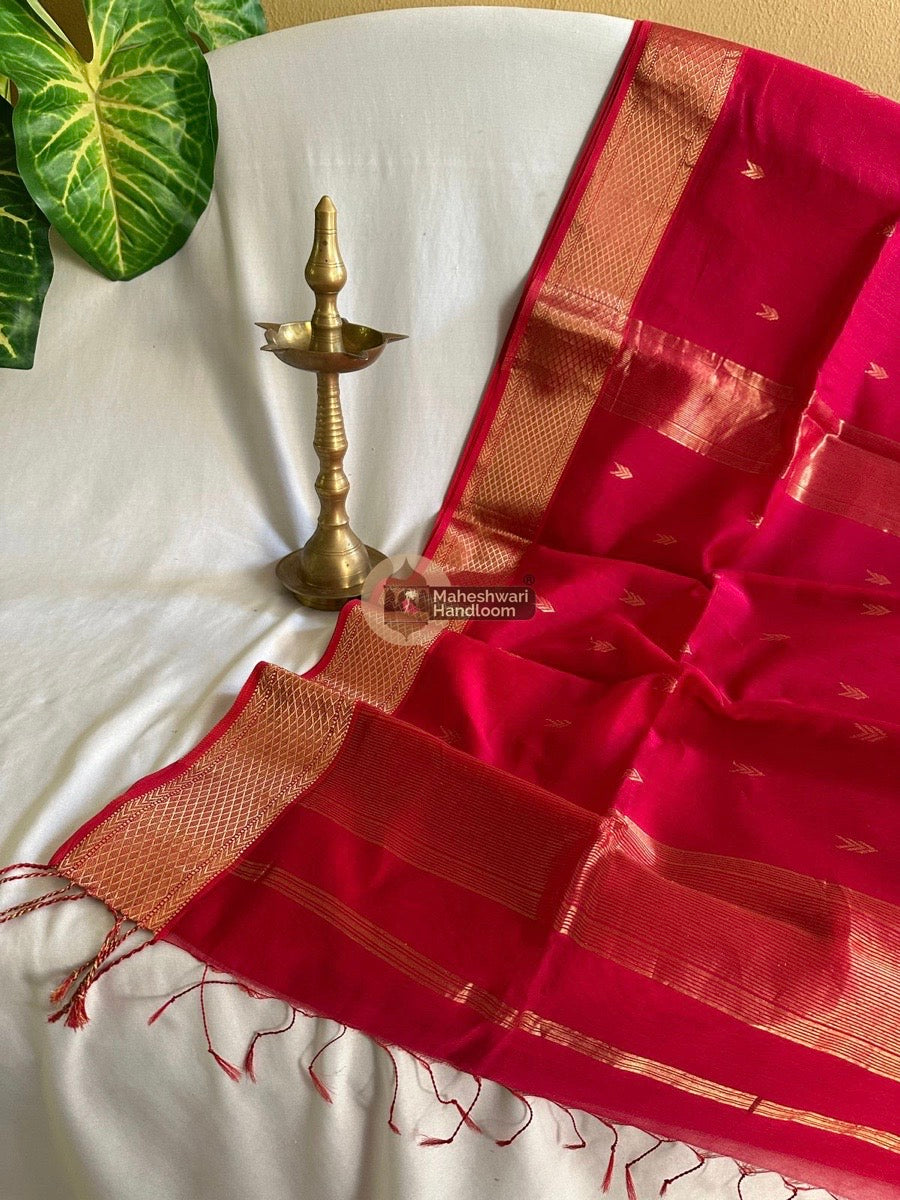 Maheshwari Rani Pink Zari Butti Saree 09