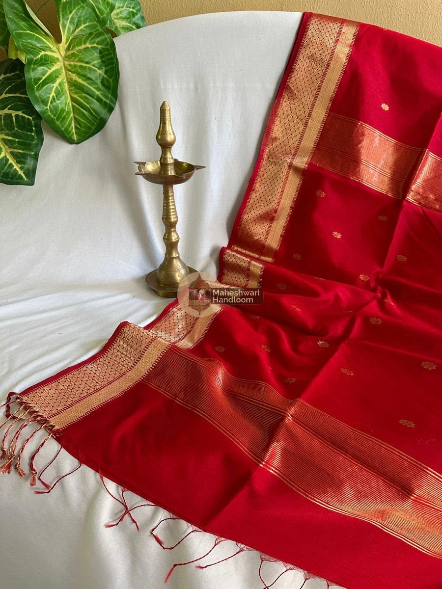 Red Zari Butti Maheshwari Saree 08