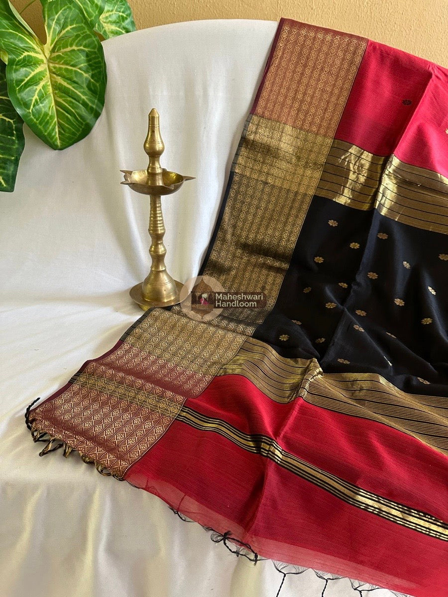 Red Zari Butti Maheshwari Saree 017