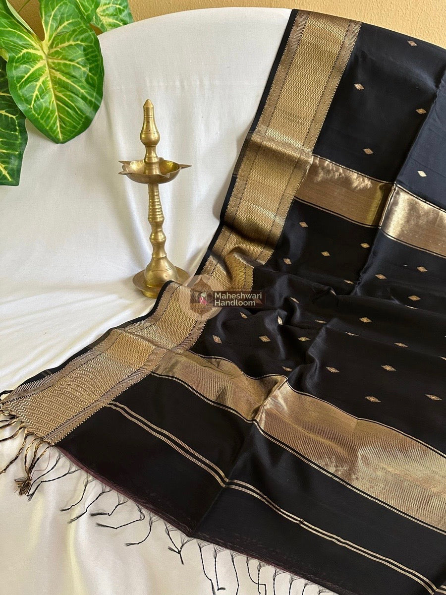 Black Zari Butti Maheshwari Saree 014