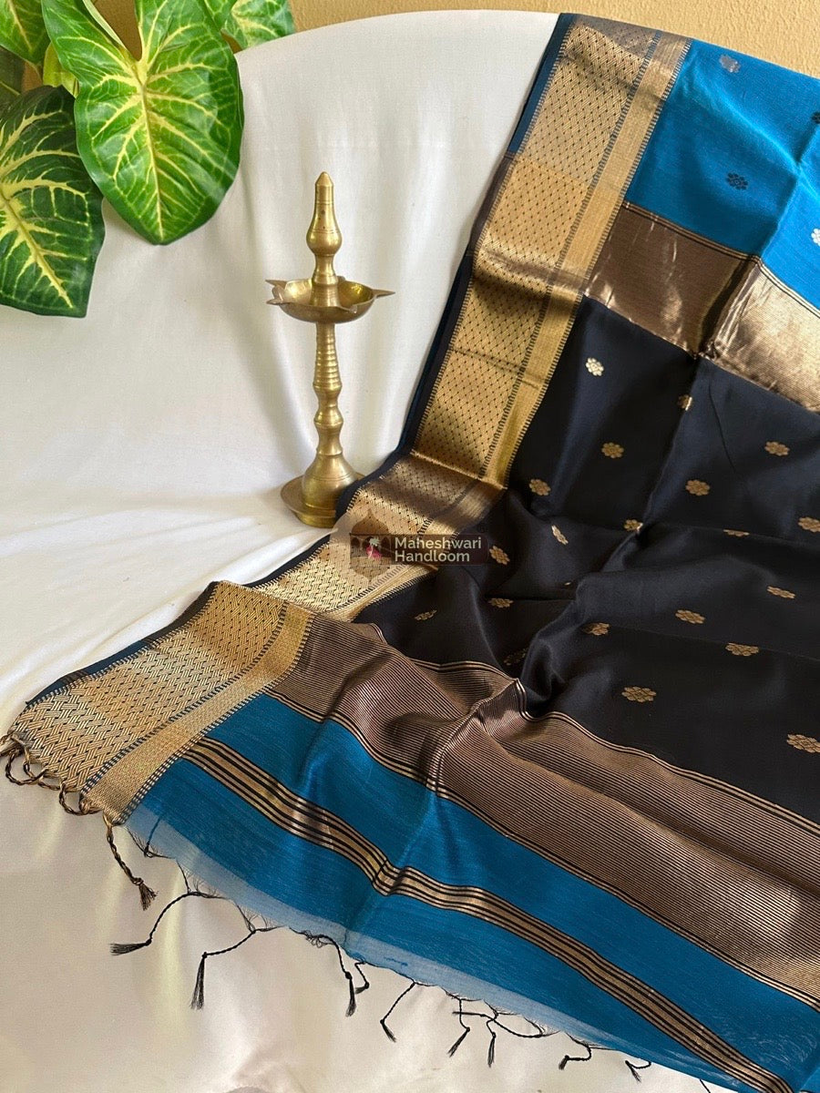 Morpankhi Zari Butti Maheshwari Saree 03