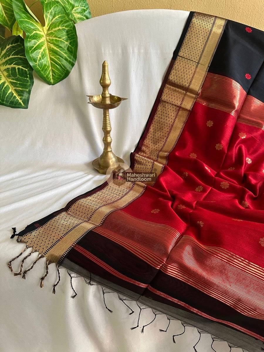 Black Zari Butti Maheshwari Saree 015