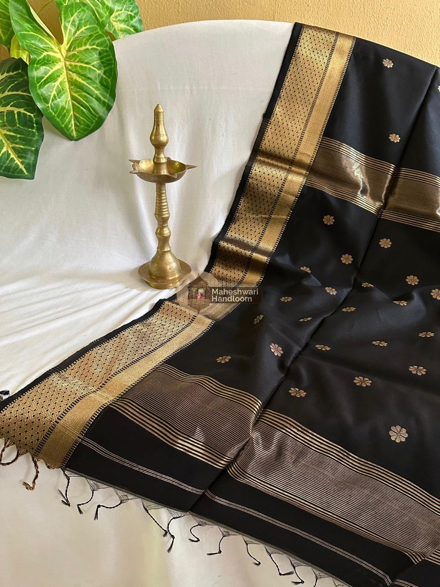 Black Zari Butti Maheshwari Saree 019