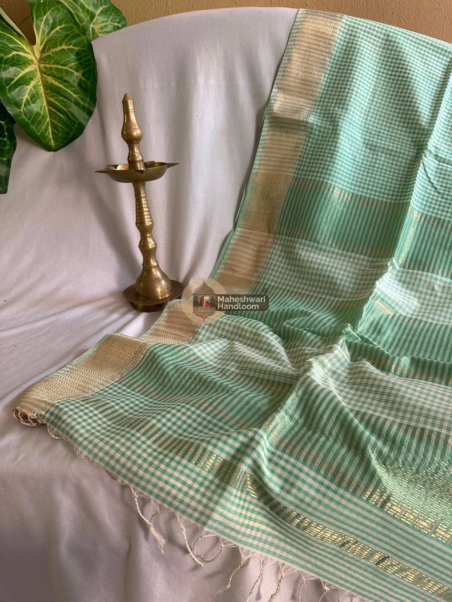 Maheshwari Green Self Checks Saree 06