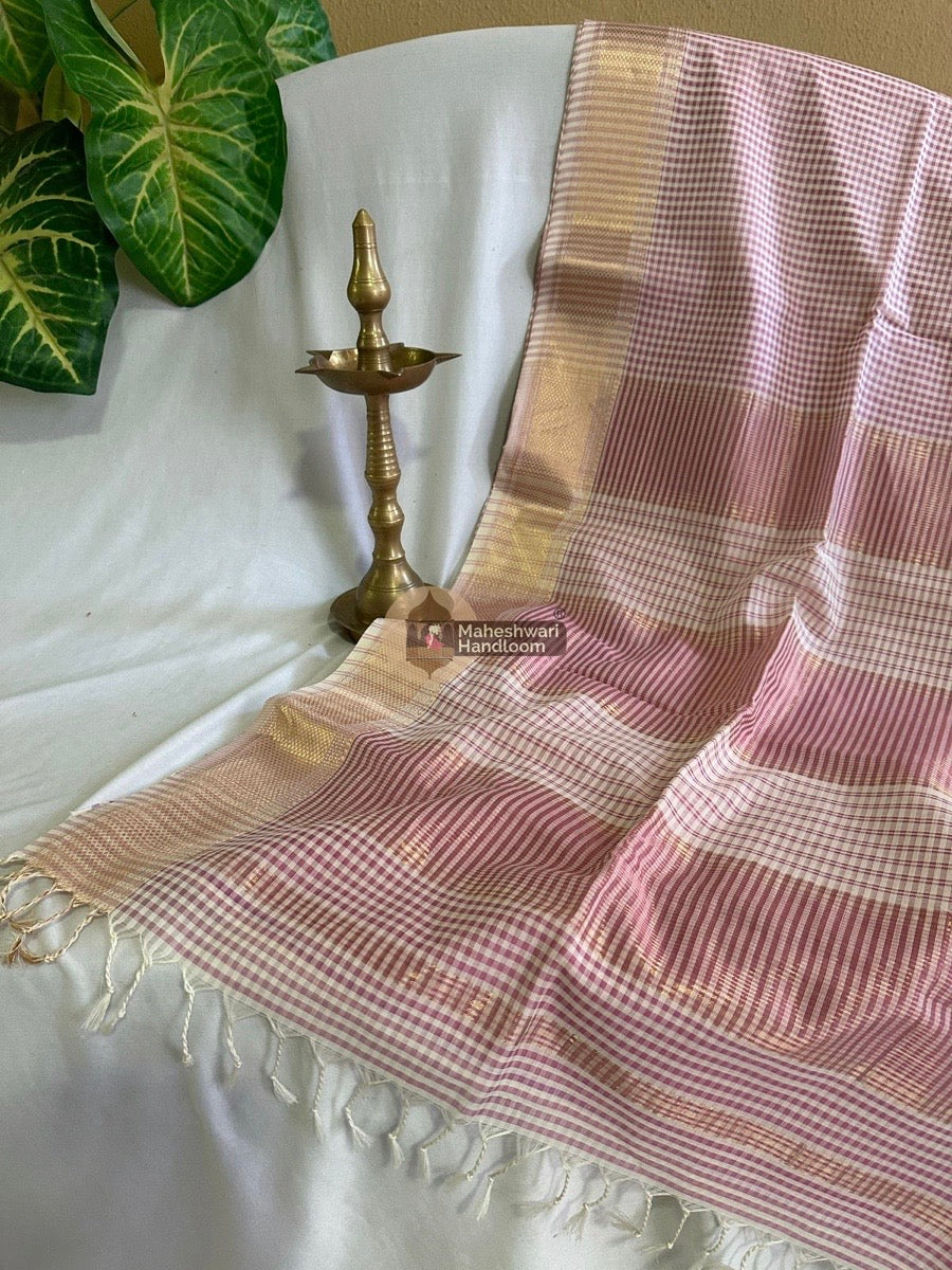 Maheshwari Onion Pink Self Checks Saree 017