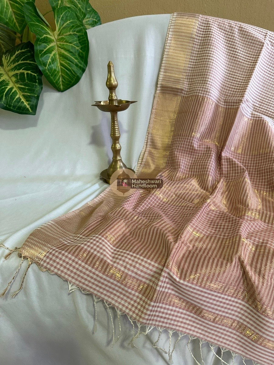 Maheshwari Onion Self Checks Saree 02