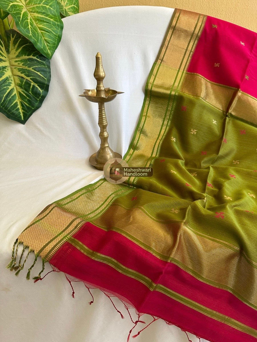 Maheshwari Rani Pink Zari Butti Saree 05
