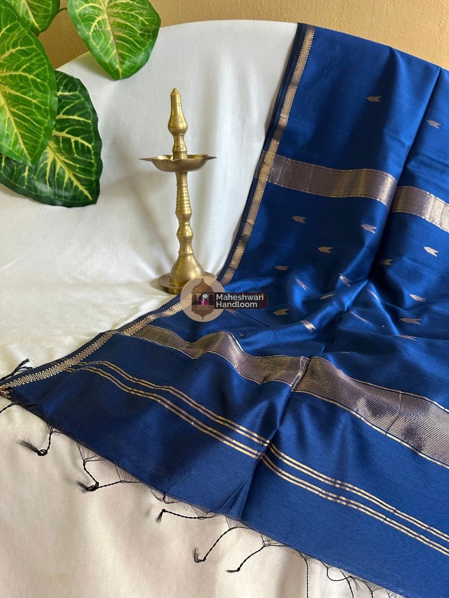 Dark Blue Maheshwari Zari Butti Saree 02