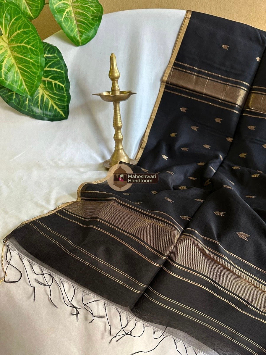 Black Maheshwari Zari Butti Saree 011