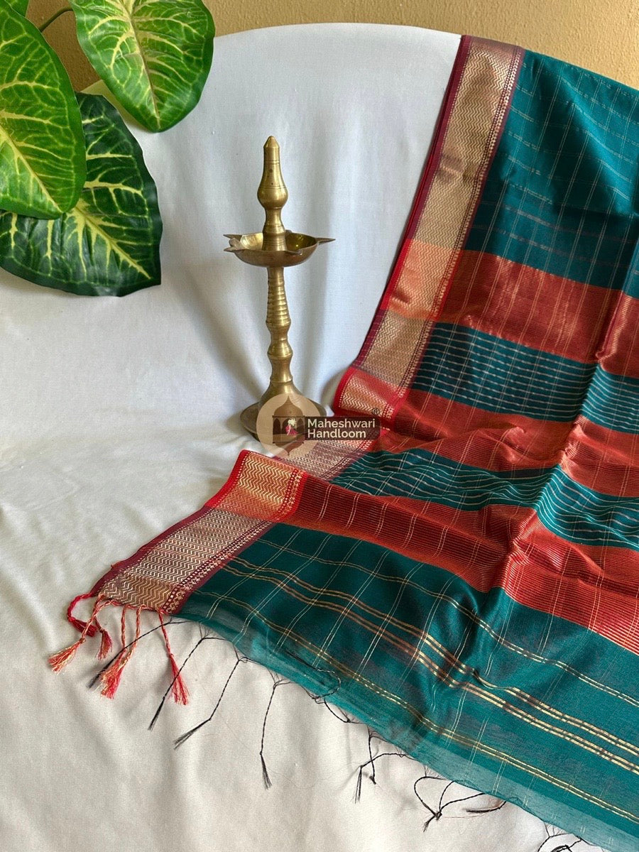 Maheshwari Rama Green Zari Checks Weaving Body Saree 04