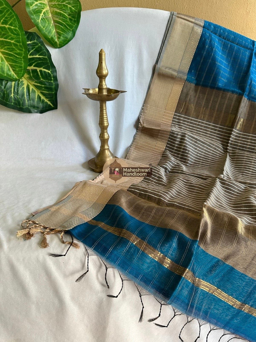 Maheshwari Morpankhi Zari Checks Weaving Body Saree 05