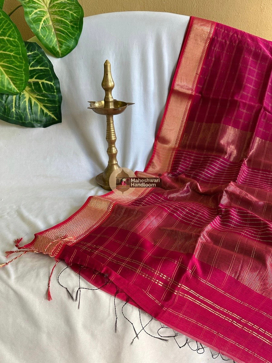Maheshwari Magenta Zari Checks Weaving Body Saree 02